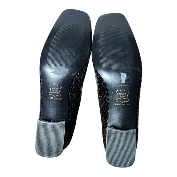 Pierre Cardin Women's Black and Brown Snakeskin Loafers - Picture 2 of 4